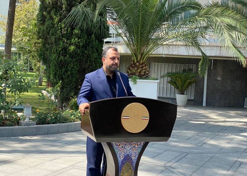 مشکل اقتصاد باید حل شود