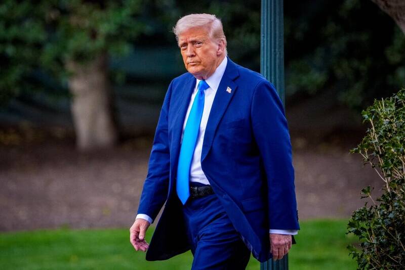 ترامپ: مقام‌های آمریکایی و ایرانی در حال مذاکره هستند