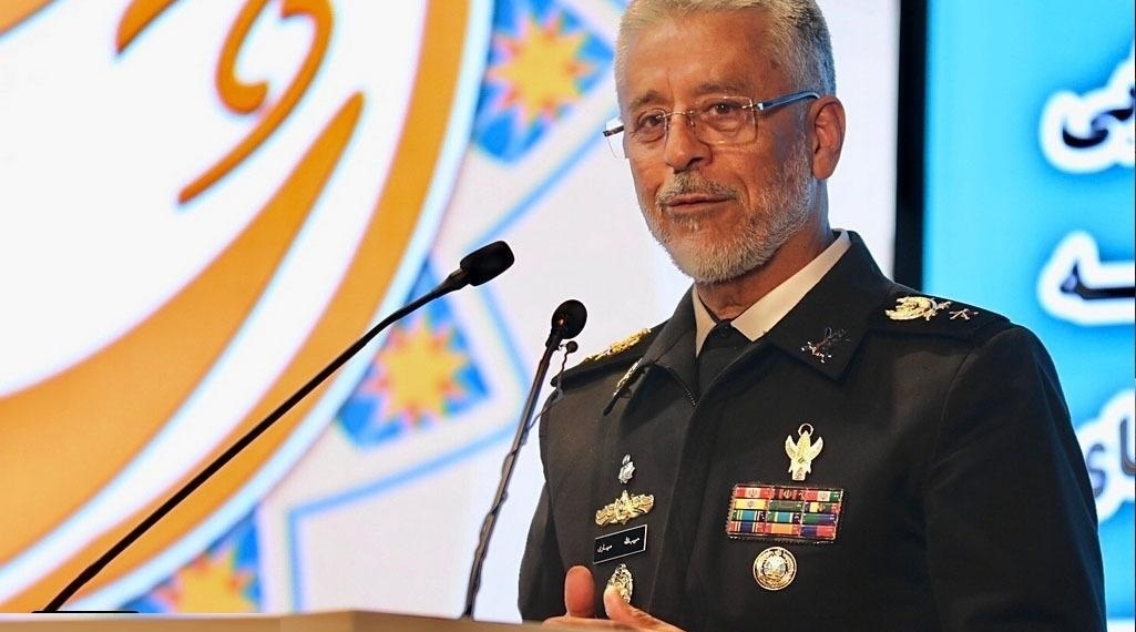 شهید صیاد شیرازی به نیروهای مسلح وحدت و پیروزی بخشید