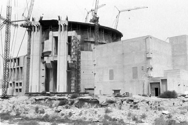 سند/ بازدید خبرنگاران خارجی از محل اصابت موشک به نیروگاه اتمی بوشهر