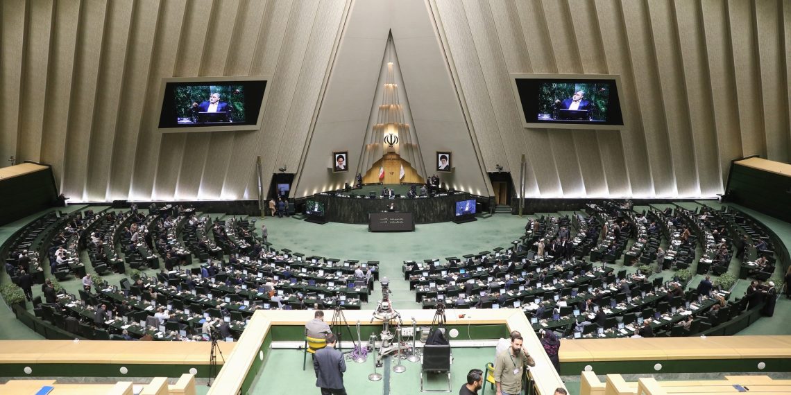 فروردین در مجلس چه گذشت؟