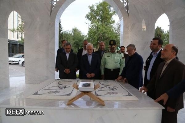 ادای احترام وزیر کشور به شهدای گمنام استانداری خراسان رضوی
