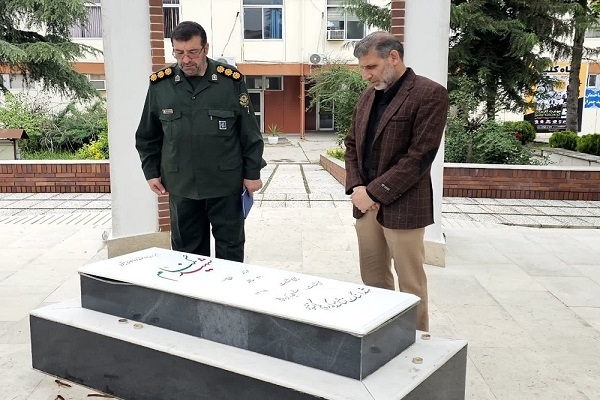 تصاویر/ ادای احترام مدیرکل حفظ آثار دفاع مقدس مازندران به یادمان شهید گمنام دانشگاه ملی مهارت استان