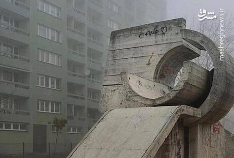 تصویری از پارک بازی از دوران کمونیسم در لهستان