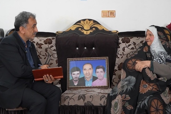 دیدار اعضای تاریخ شفاهی دفاع مقدس آمل با خانواده شهدا