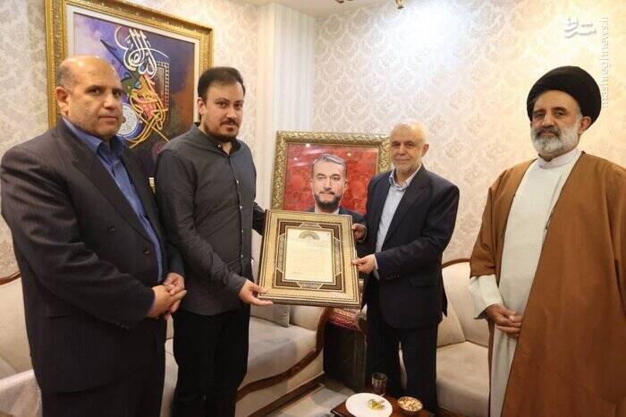 عکس/ دیدار معاون پزشکیان با خانواده شهید امیرعبداللهیان