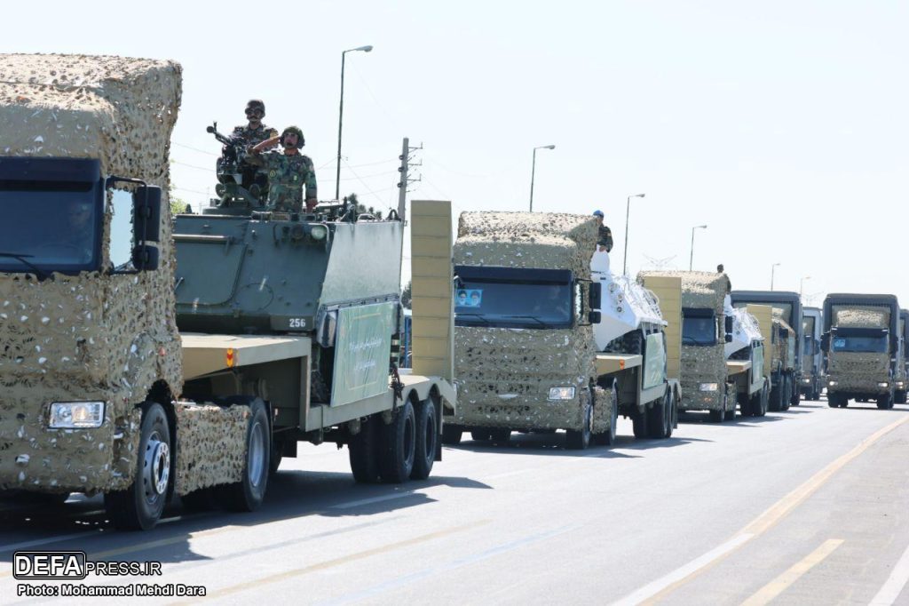 نمایش تجهیزات دفاعی ارتش در رژه ۲۹ فروردین