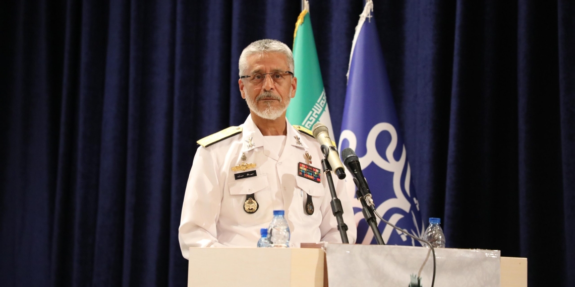 دریادار سیاری: توانستیم در تولید قطعات و تجهیزات نظامی به خودکفایی برسیم