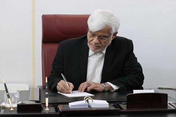 عارف مصوبه تغییر ساعت کاری دستگاه‌های اجرایی را ابلاغ کرد