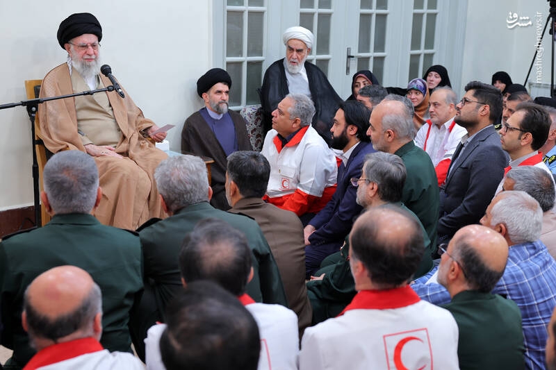 عکس/ دیدار دست‌اندرکاران کنگره‌ شهدای امدادگر با رهبر انقلاب