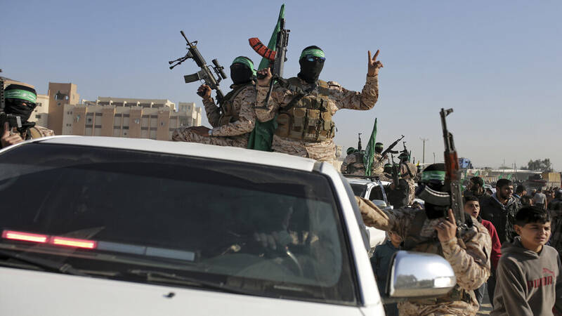 فاجعه انسانی در غزه: هر ۴ دقیقه یک حمله، هر ساعت ده‌ها شهید/ حماس تغییر تاکتیک داد؛ سربازان صهیونیست در دام کمین‌های مرگبار/ لیبرمن: این جنگ، نبرد برای بقای نتانیاهو است