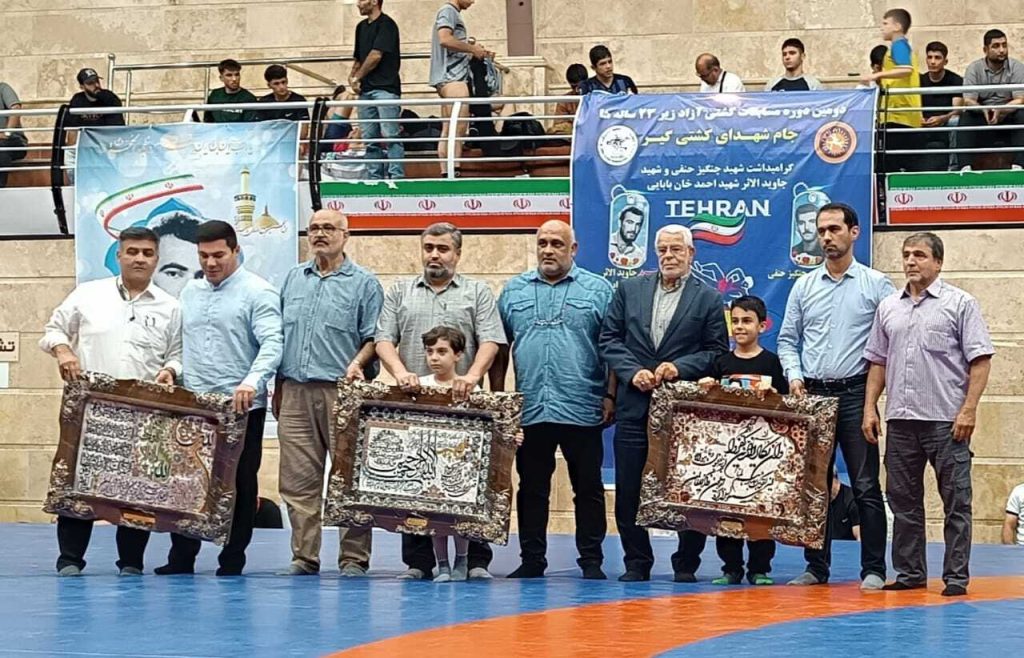 تیم الماس خودرو قهرمان دومین دوره رقابت‌های کشتی آزاد جام شهدای کشتی‌گیر شد