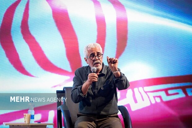 احمدرضا درویش برای ایران شعر سرود؛ تو «پرچم» سربدارانی