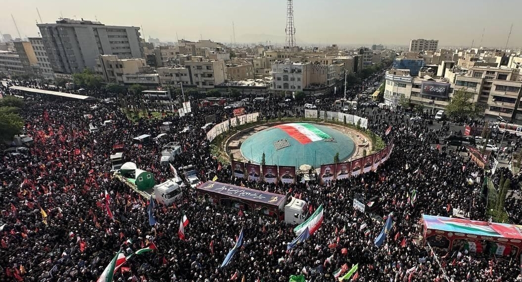 ۶۰ لاله وطن بر دوش ملت ایران تشییع شدند/ کودکان شهید جلودار کاروان شهدا