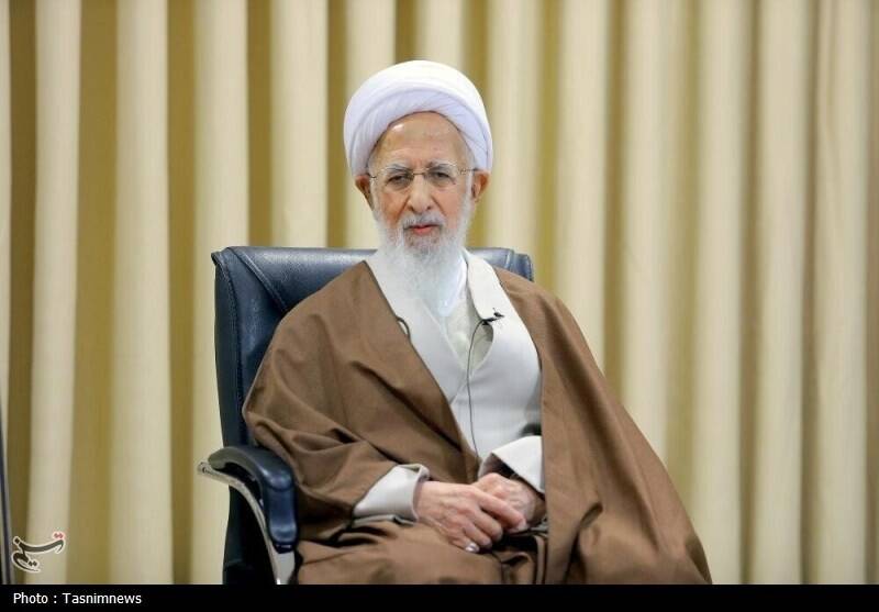 آیت‌الله جوادی آملی: سنگ را از هر جا که آمد برگردانید