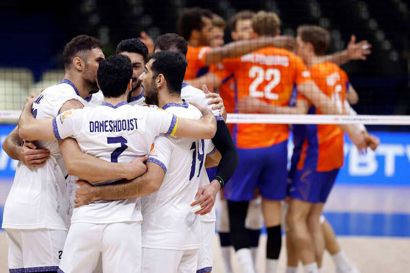 پیروزی نفس‌گیر ملی‌پوشان والیبال ایران مقابل شاگردان سابق پیاتزا