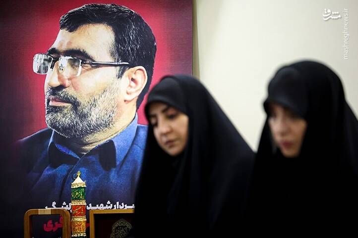 عکس/ دیدار جمعی از چهره‌های رسانه‌ای با خانواده شهید باقری