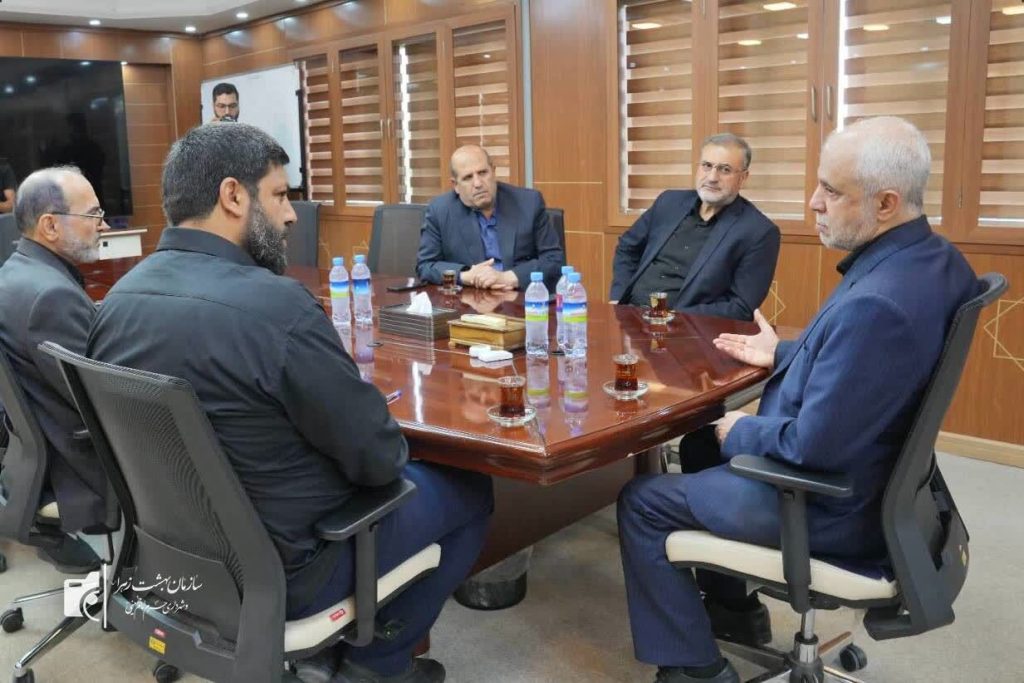 حضور رئیس بنیاد شهید در بهشت زهرا(س) و تقدیر از اقدامات این سازمان در رسیدگی به شهدای مقاومت ملی