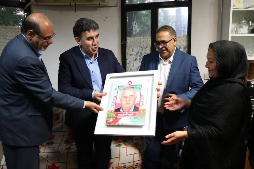 دیدار مدیرعامل صندوق قرض‌الحسنه شاهد و مدیرکل بنیاد فارس با خانواده‌های معظم شهدای حمله رژیم اشغالگر صهیونیستی