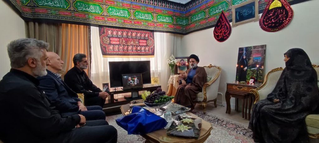دیدار نماینده ولیفقیه در بنیاد شهید و امور ایثارگران با خانواده شهید محسن شاهنظری