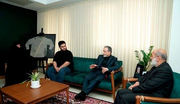 دیدار عراقچی با خانواده شهید سرلشکر حاجی زاده