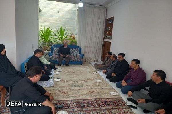 رئیس دادگستری زرند با خانواده شهید «علیرضا محمدی» دیدار کرد