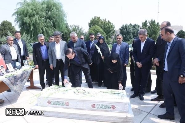 ادای احترام رئیس سازمان حفاظت محیط زیست کشور به مقام شامخ شهید گمنام استانداری قزوین