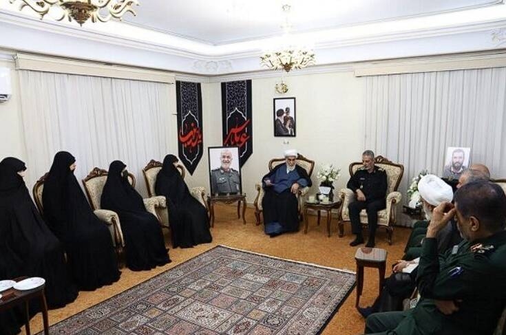 ابلاغ سلام و دعای رهبر معظم انقلاب به خانواده شهید سلامی +عکس