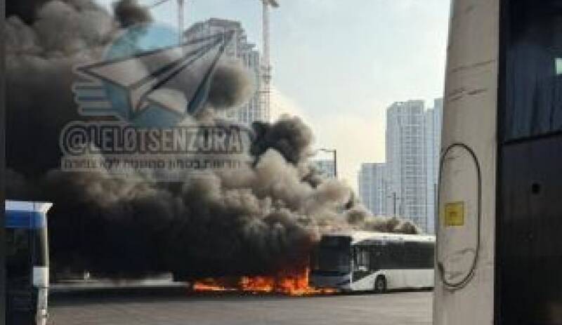 انفجار اتوبوس در «بات یام»/ جسد سوخته یک اسرائیلی کشف شد +فیلم