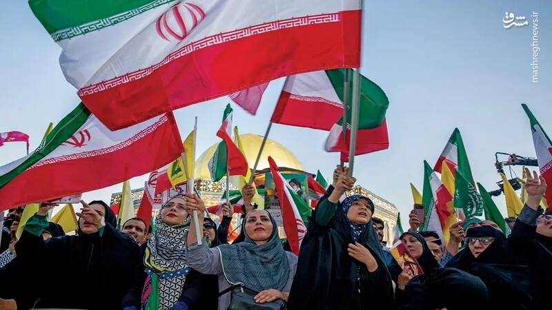 ایرانی در طوفان آب‌دیده می‌شود