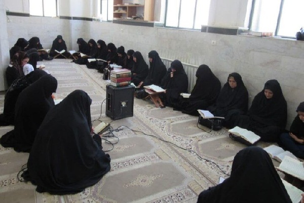 با هدف حمایت معنوی از رزمندگان ختم گروهی سوره مبارکه فتح در کامیاران برگزار شد