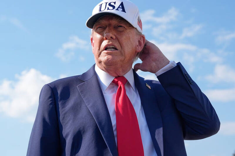 ترامپ جمهوریخواهان را تهدید کرد/ بودجه دو رسانه آمریکایی باید قطع شود