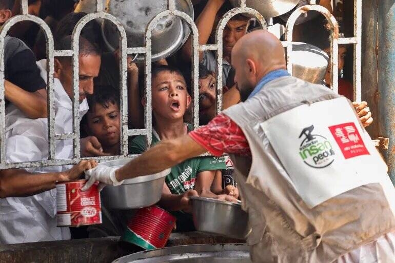 رسانه عبری: اسرائیل با ارسال کمک‌های کشورهای منطقه به غزه از طریق هوایی موافقت کرد