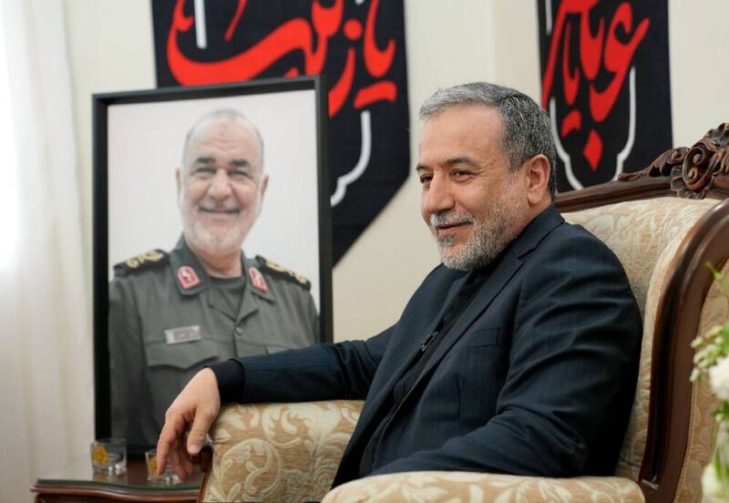 عراقچی: شهید سلامی از متخصص‌ترین و متعهدترین‌ فرماندهان ایران بود