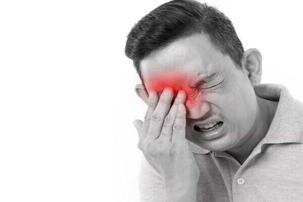 مالش چشم‌ها چه بلایی سر آنها می‌آورد؟