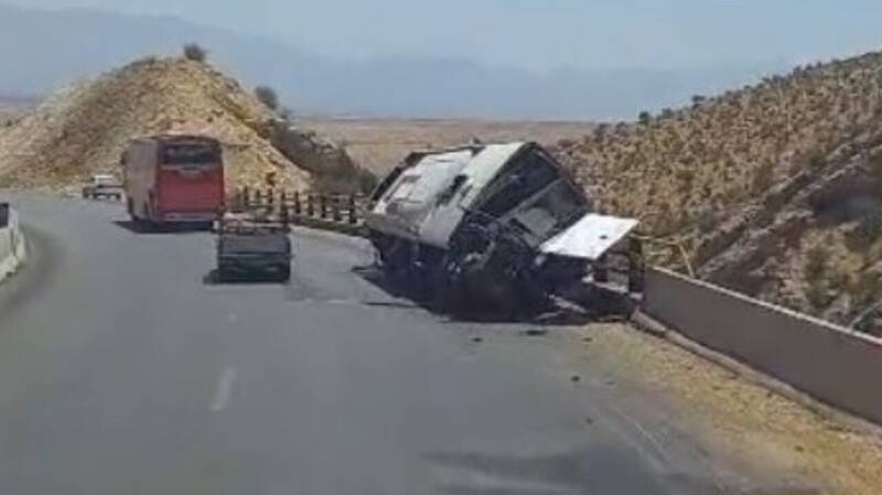 واژگونی مرگبار اتوبوس در فارس/ افزایش تعداد کشته‌ها به ۱۵ نفر+ فیلم