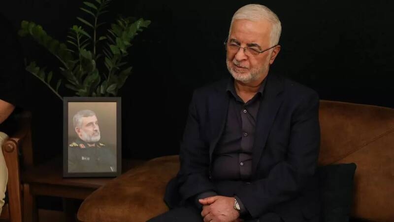 وزیر کشور با خانواده شهیدان حاجی‌زاده و کاظمی دیدار کرد