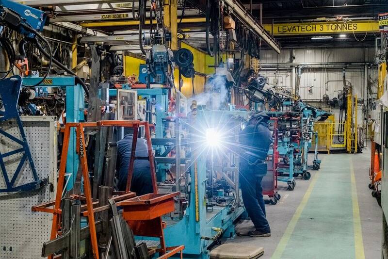 سقوط عجیب فرصت‌های شغلی جوانان در کانادا