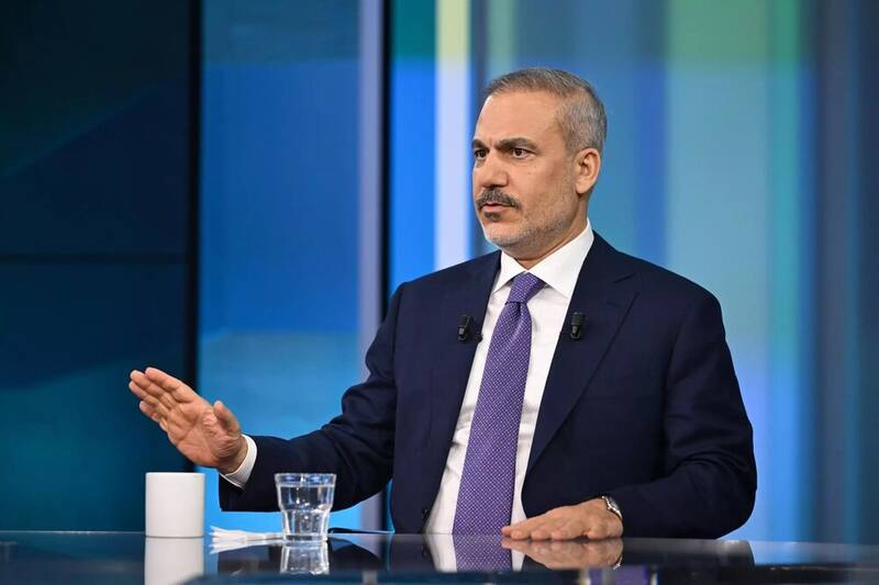 وزیر خارجه ترکیه: با عراقچی درباره مذاکرات هستهای گفتوگو کردیم