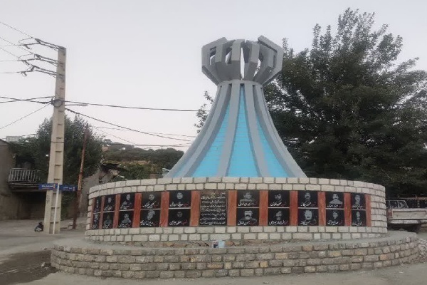 یادمان شهدای حلبچه در روستای قلعه‌گاه سروآباد نصب شد