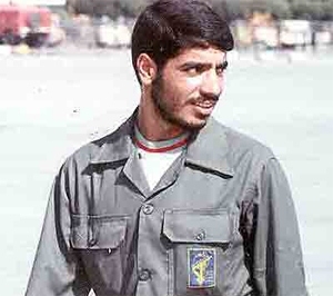 افلاک، پشت نام تو سنگر گرفته است...