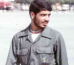 افلاک، پشت نام تو سنگر گرفته است...