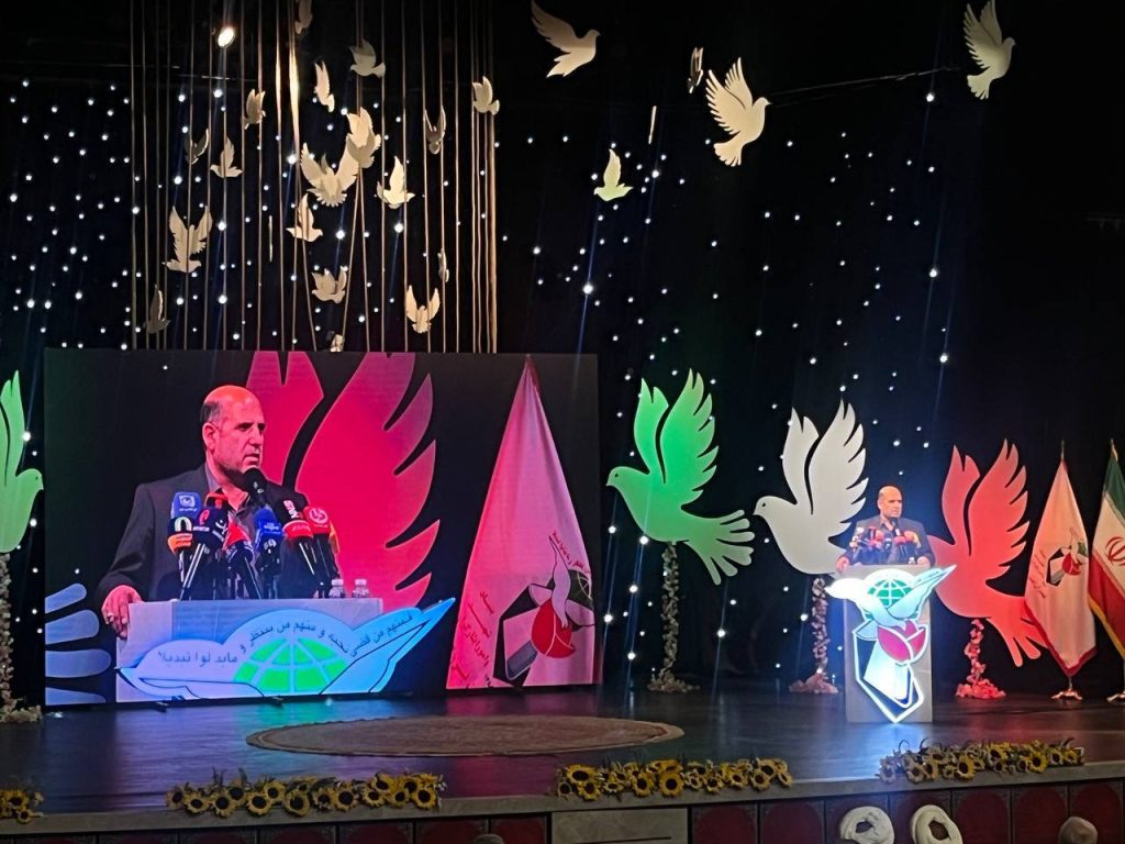 وارثان راه امام و پیام‌آوران عزت در بند اسارت آزادگان هستند