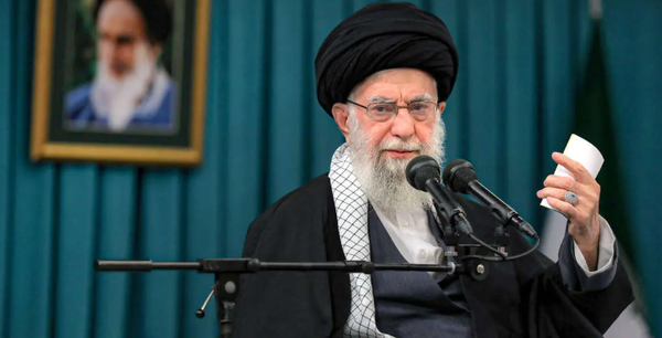 رهبر انقلاب: سپر پولادین اتحاد مردم، مسئولان و نیروهای مسلح خدشه‌دار نشود