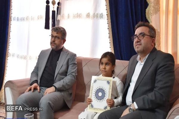 دیدار مسئولان با خانواده‌های سفیر قضایی و بسیجی شهید در یاسوج