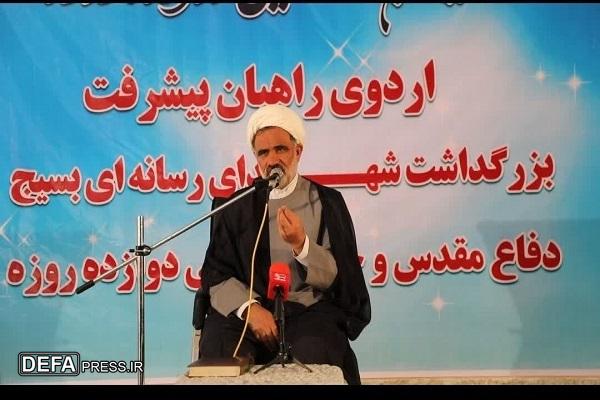 خبرنگاری یک افتخار و خدمتی عاشقانه و خالصانه است