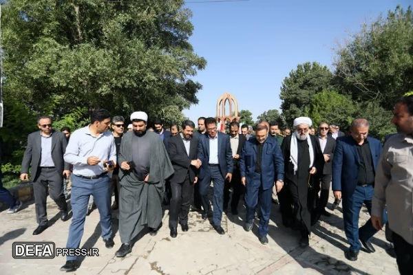 ادای احترام استاندار همدان به مقام شامخ شهدای جوکار + تصاویر