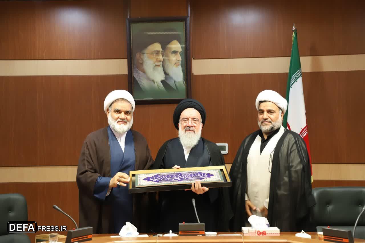 آیت الله خاتمی: نیروهای مسلح محکم و استوار پای حفظ نظام ایستادهاند