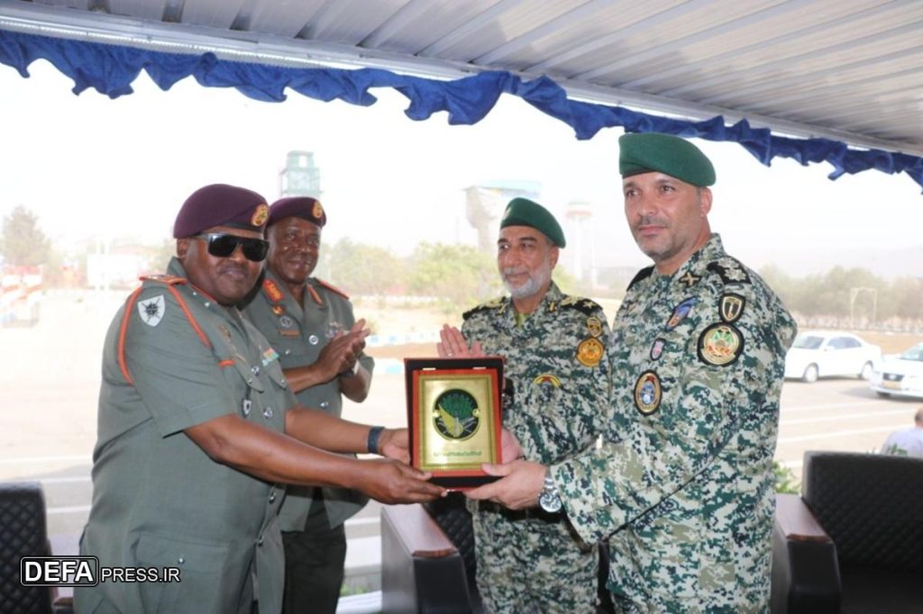 بازدید فرمانده نیرو‌های عالی دفاع ملی آفریقای جنوبی از تیپ ۶۵ نیروی زمینی ارتش