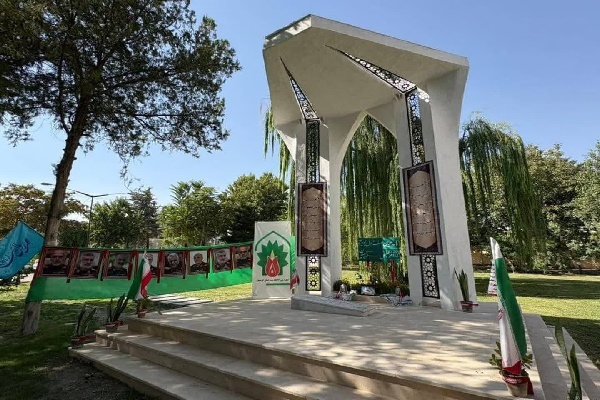 تصاویر/ یادمان شهید گمنام فرمانداری کامیاران به مناسبت هفته‌دولت افتتاح شد